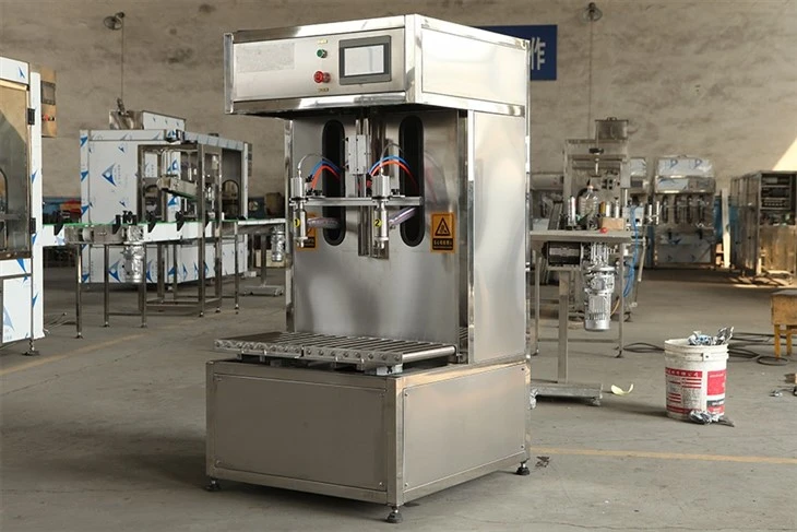 Half Automatic Weighing Bottle Filling Machine factory